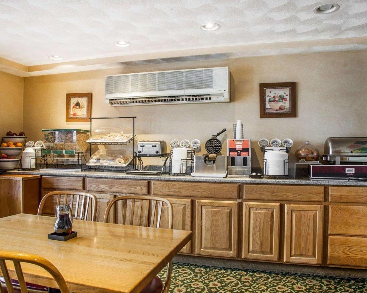Comfort Inn At Newport Beach Middletown Buitenkant foto