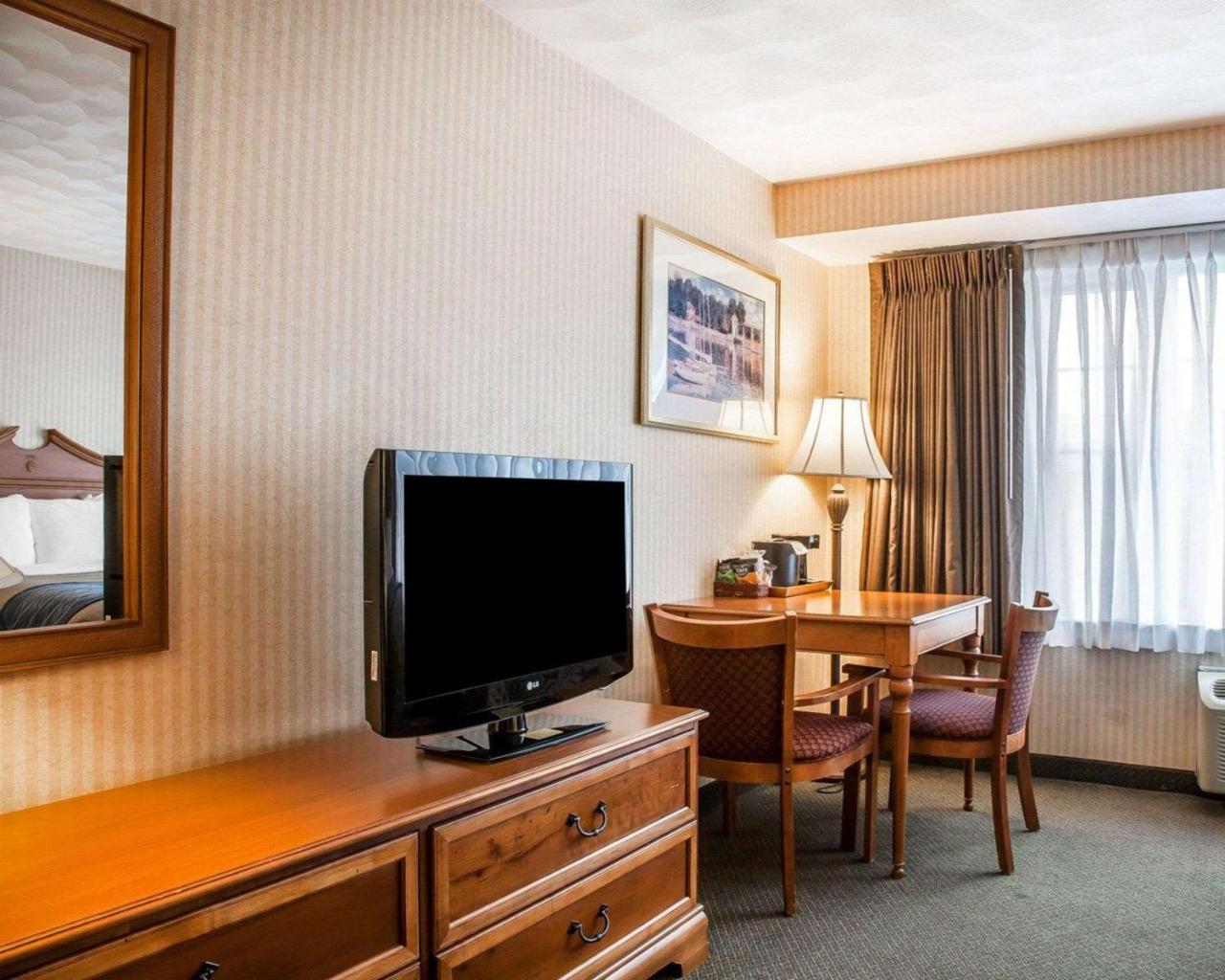Comfort Inn At Newport Beach Middletown Buitenkant foto