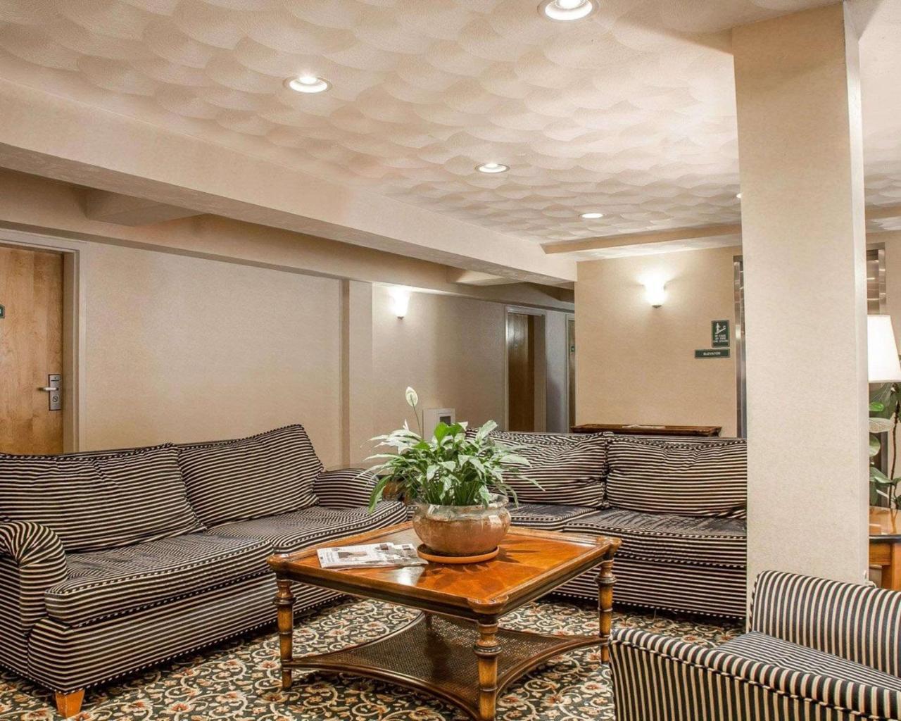 Comfort Inn At Newport Beach Middletown Buitenkant foto